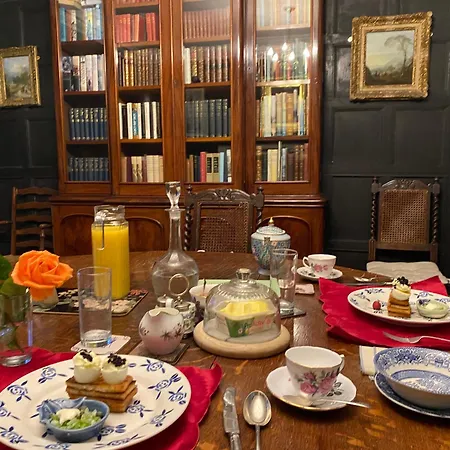 The Great Hall Frühstückspension 4*